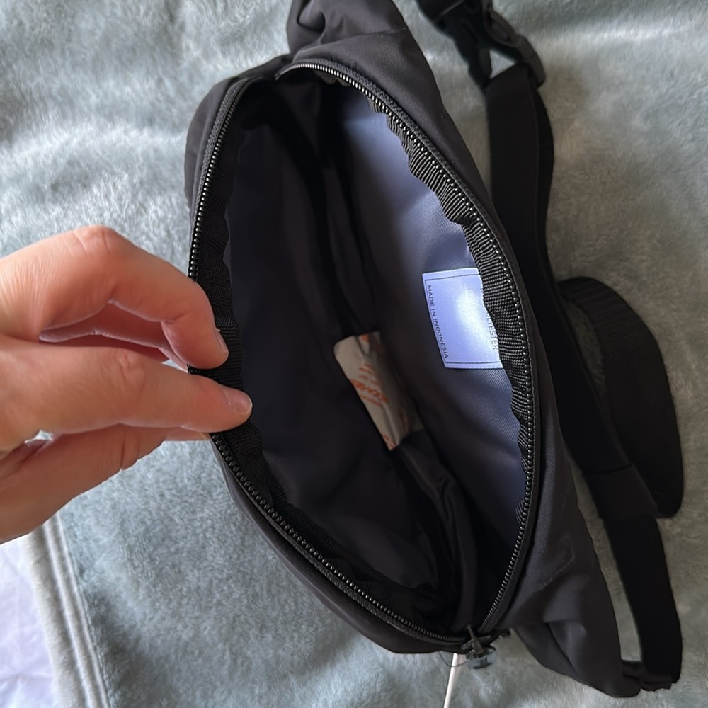 Adidas fanny pack/waist pack - Picture 4 of 4